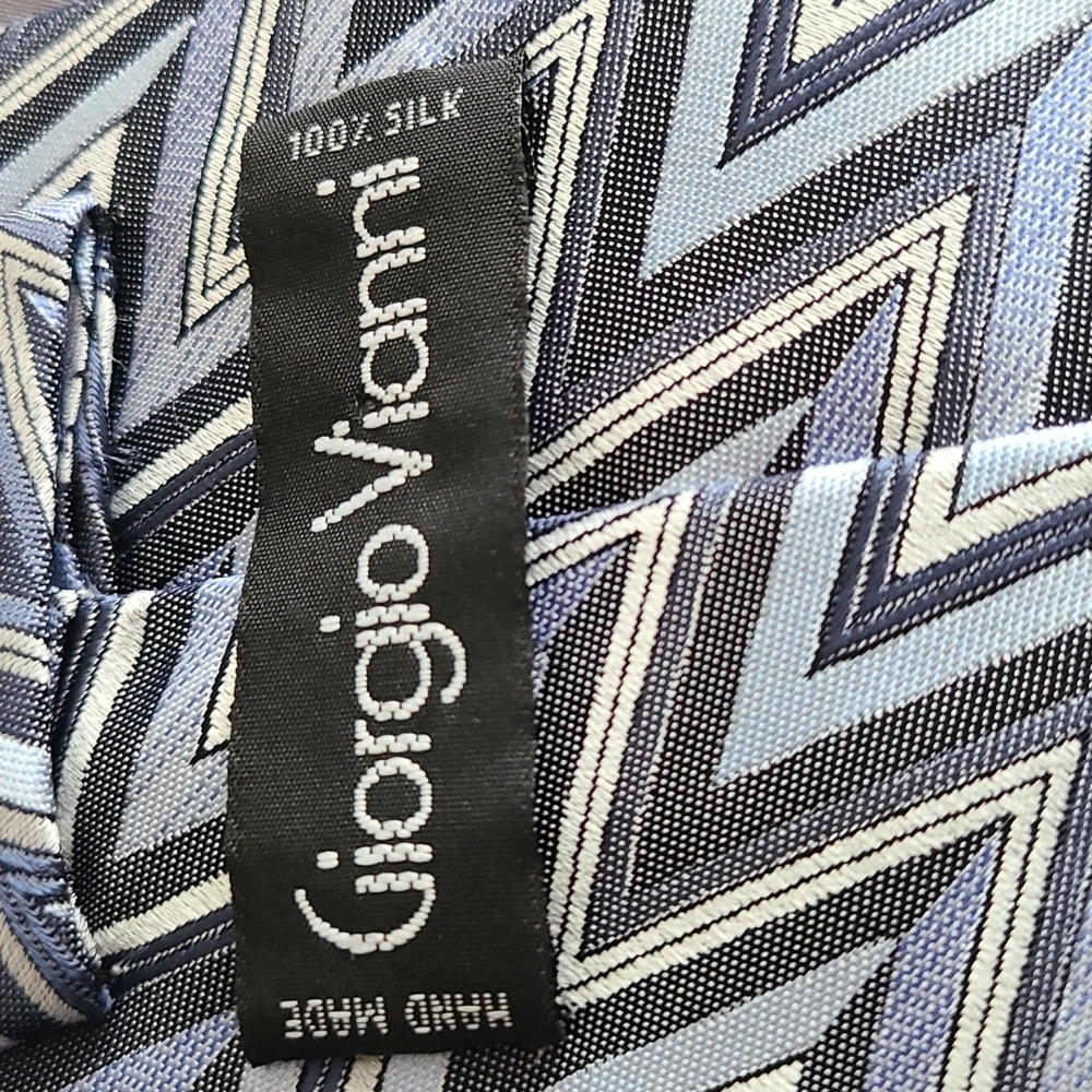 Giorgio Vianni 100% silk tie - Picture 3 of 3